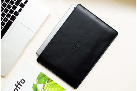 Leather iPad sleeve // SLIM (Black)