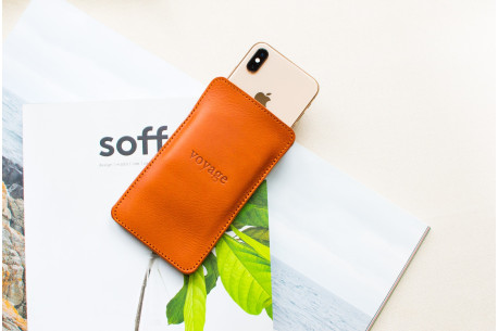 iPhone leather sleeve // LAPORT (Chestnut)