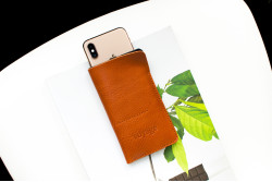 iPhone 11, Xr & 11 Pro Max leather sleeve // Alter (Chestnut)