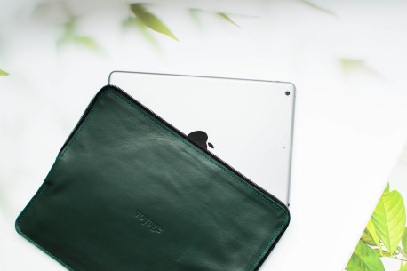 Leather iPad folio // SAFE (Green)