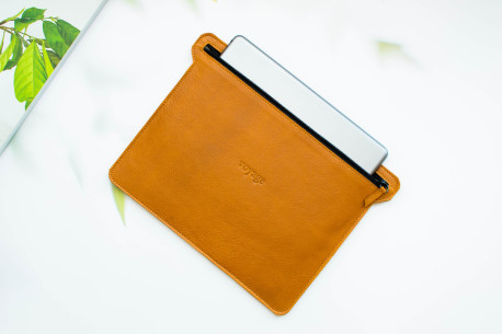Leather iPad folio // HOLD (Brown)